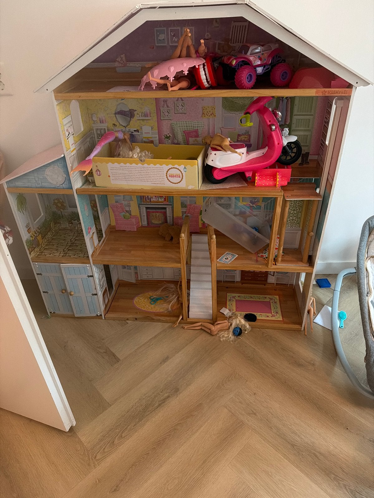 Groot poppenhuis, ook geschikt voor Barbies, Ophalen of Verzenden, Gebruikt, Poppenhuis