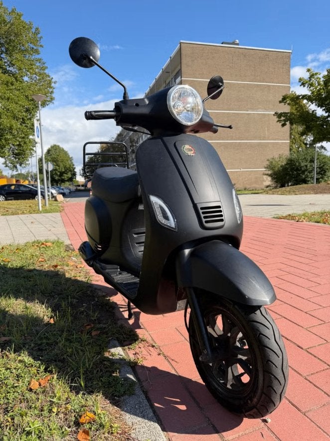 VESPA look DTS Milano - 2020 - nette staat- 4964 kilometers, Ophalen, Zo goed als nieuw, Benzine, 50 cc