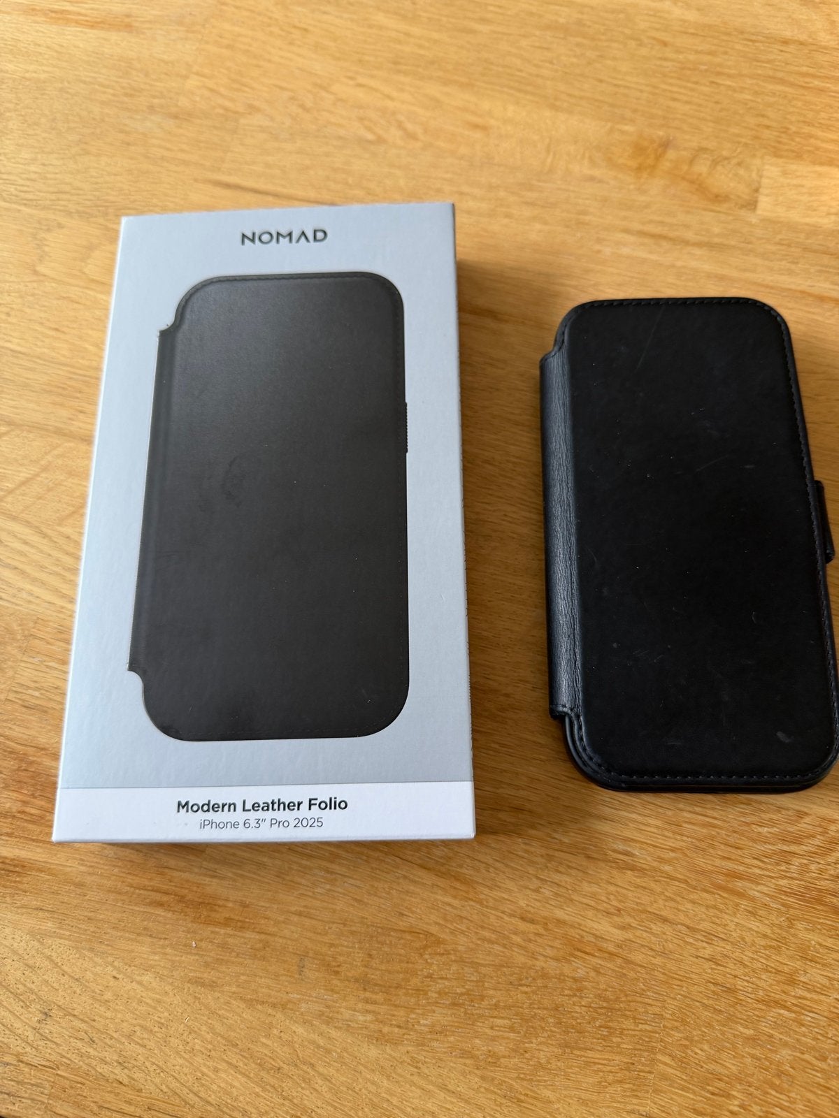 Nomad Modern Leather Folio iPhone 16 Pro  hoesje, Verzenden, Overige merken, Leer, Flipcase