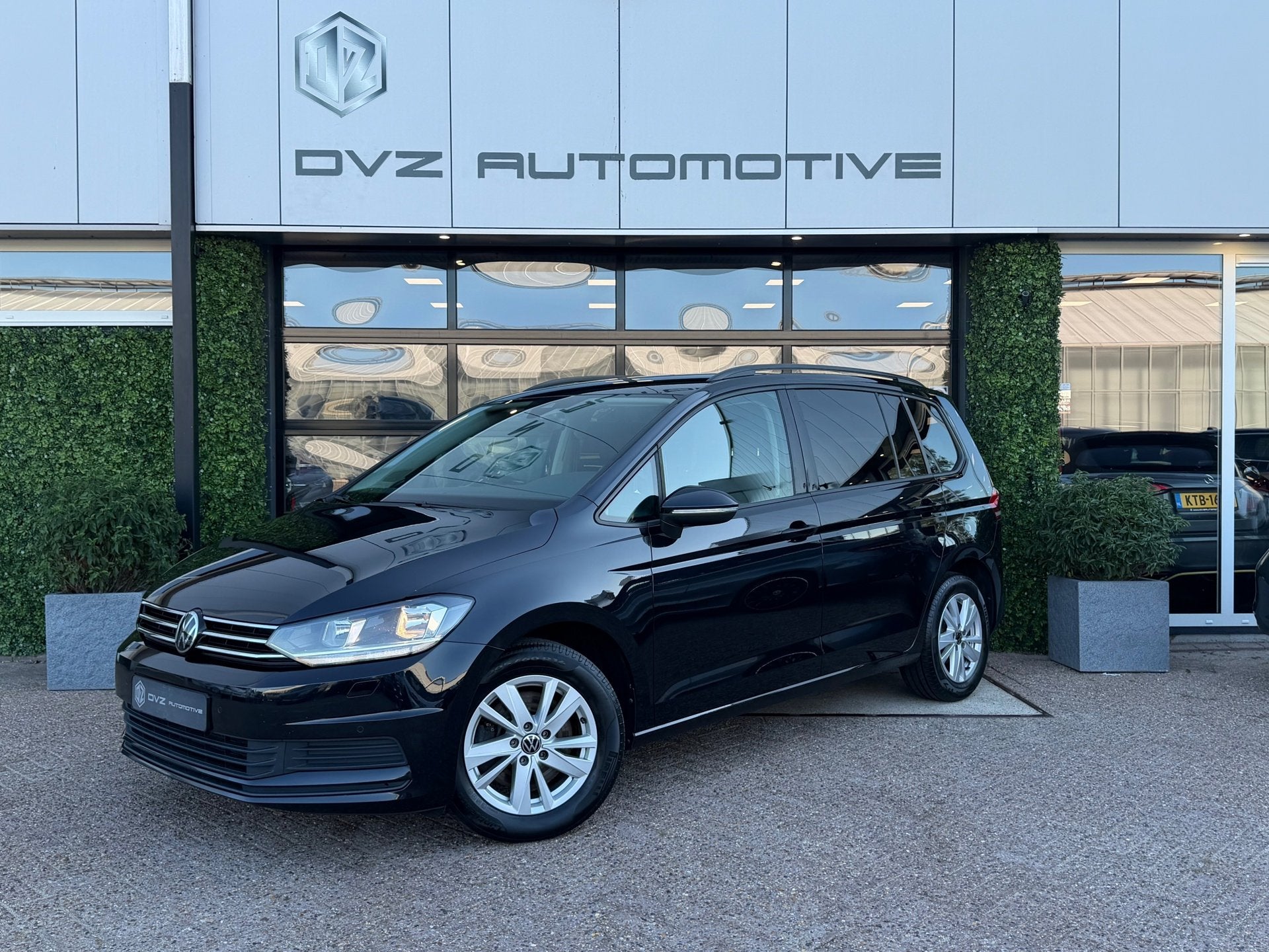 Volkswagen Touran 1.5 TSI 150PK DSG Comfortline | Navi | Mas, Auto's, Dealer onderhouden, Zwart, 4 cilinders, Origineel Nederlands