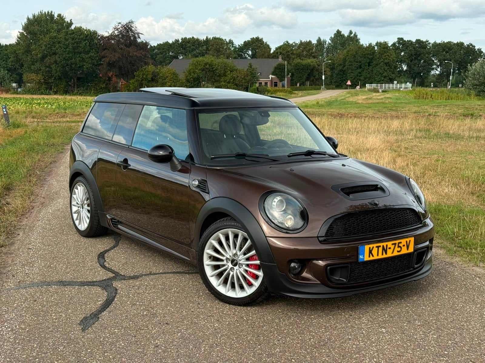 Mini Clubman 1.6 John Cooper Works | Pano | Leder | 211 PK, Auto's, Voorwielaandrijving, Navigatiesysteem, 4 cilinders, Bruin