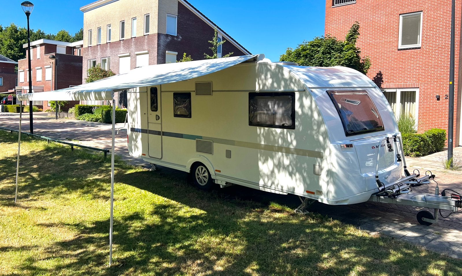 Adria Altea 542PK | Stapelbed o.a. Mov+Airco | Zeer Compleet, Schokbreker, Dwarsbed, Treinzit, Particulier