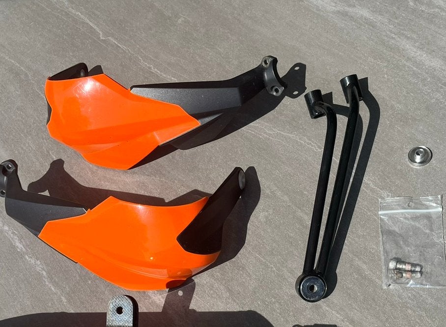 KTM Duke 390 Uitlaat-bracket + Handvat kappen, Ophalen of Verzenden