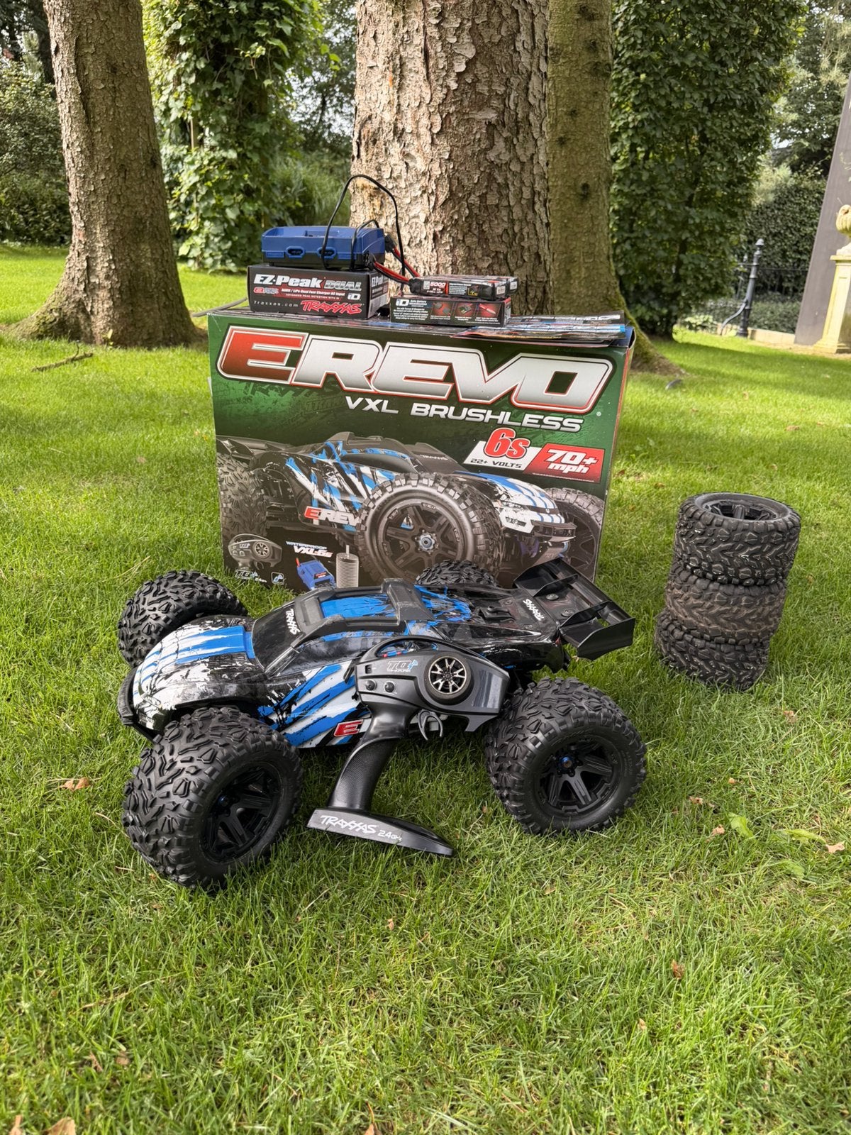 Traxxas E-Revo 2.0 VXL 6S + 2x 5000mAh + EZ-Peak Dual, Elektro, Gebruikt, Auto offroad, Ophalen of Verzenden