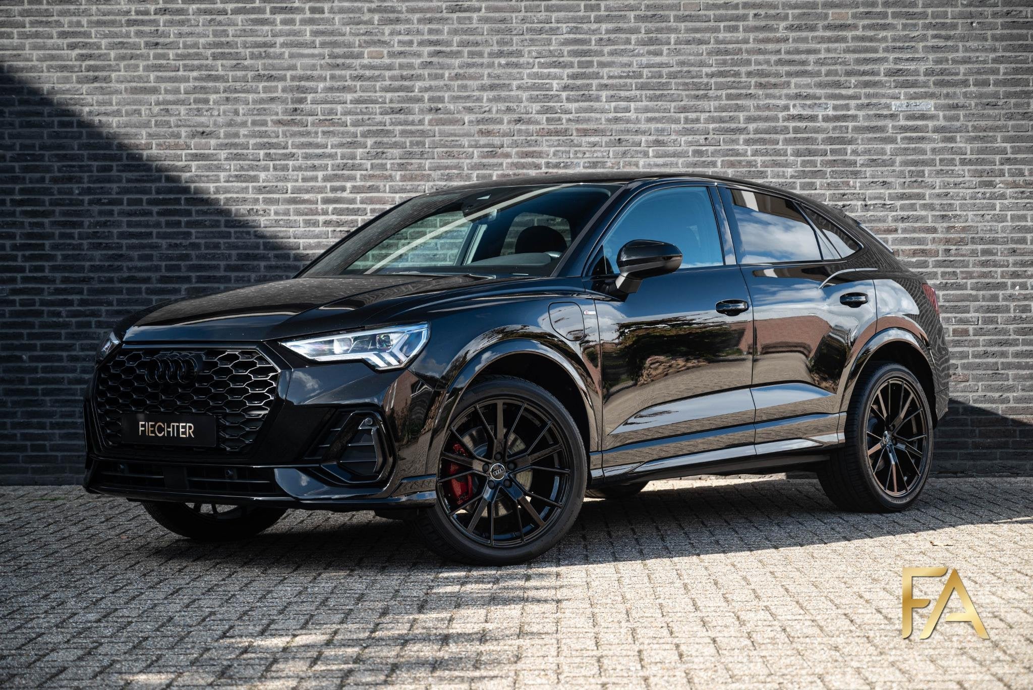 Audi Q3 Sportback 45 TFSI e S Line 20Inch|Fullblack|245PK, Auto's, Dealer onderhouden, Gebruikt, Zwart, 13 kWh