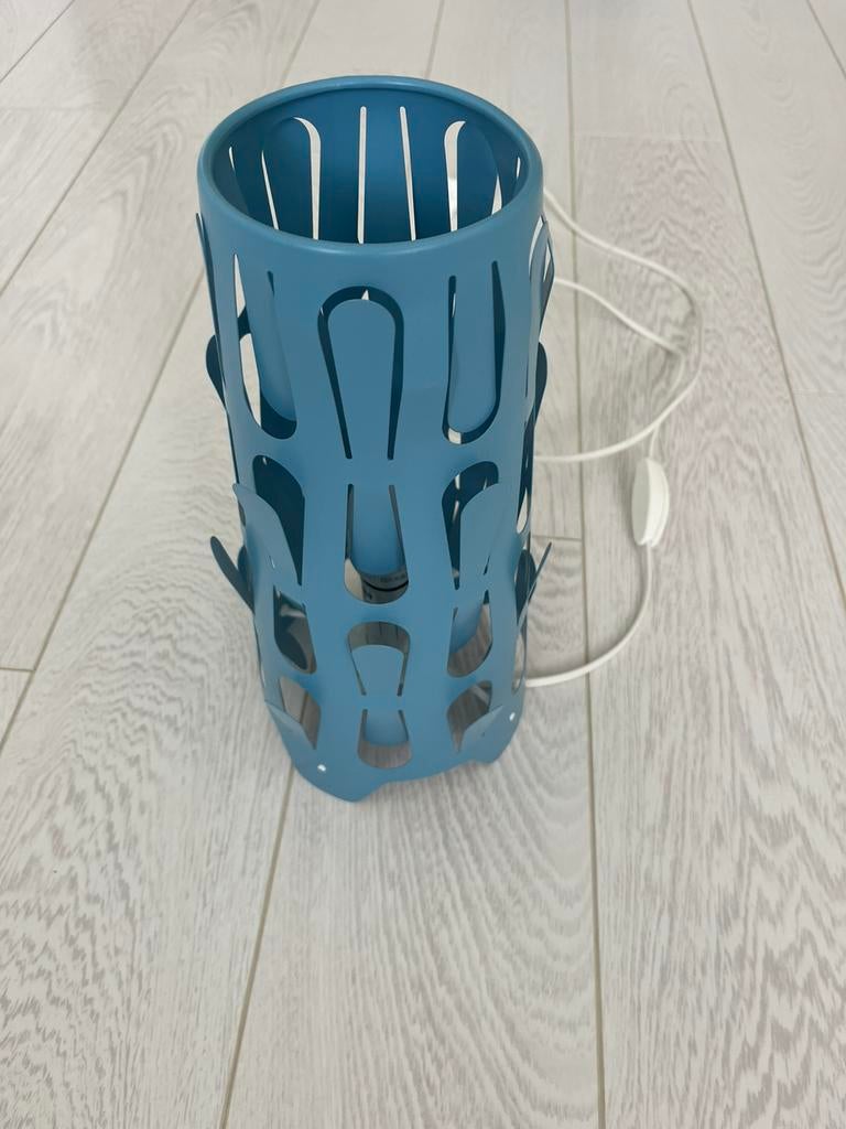 Ikea design tafel en/of nachtlamp/nieuwstaat, Overige materialen, Blauw, Ophalen of Verzenden, Zo goed als nieuw