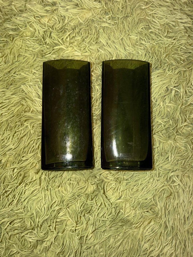 Set of Two Green Glass Vases, Gebruikt, Ophalen of Verzenden, Glas, Geschikt voor droogbloemen