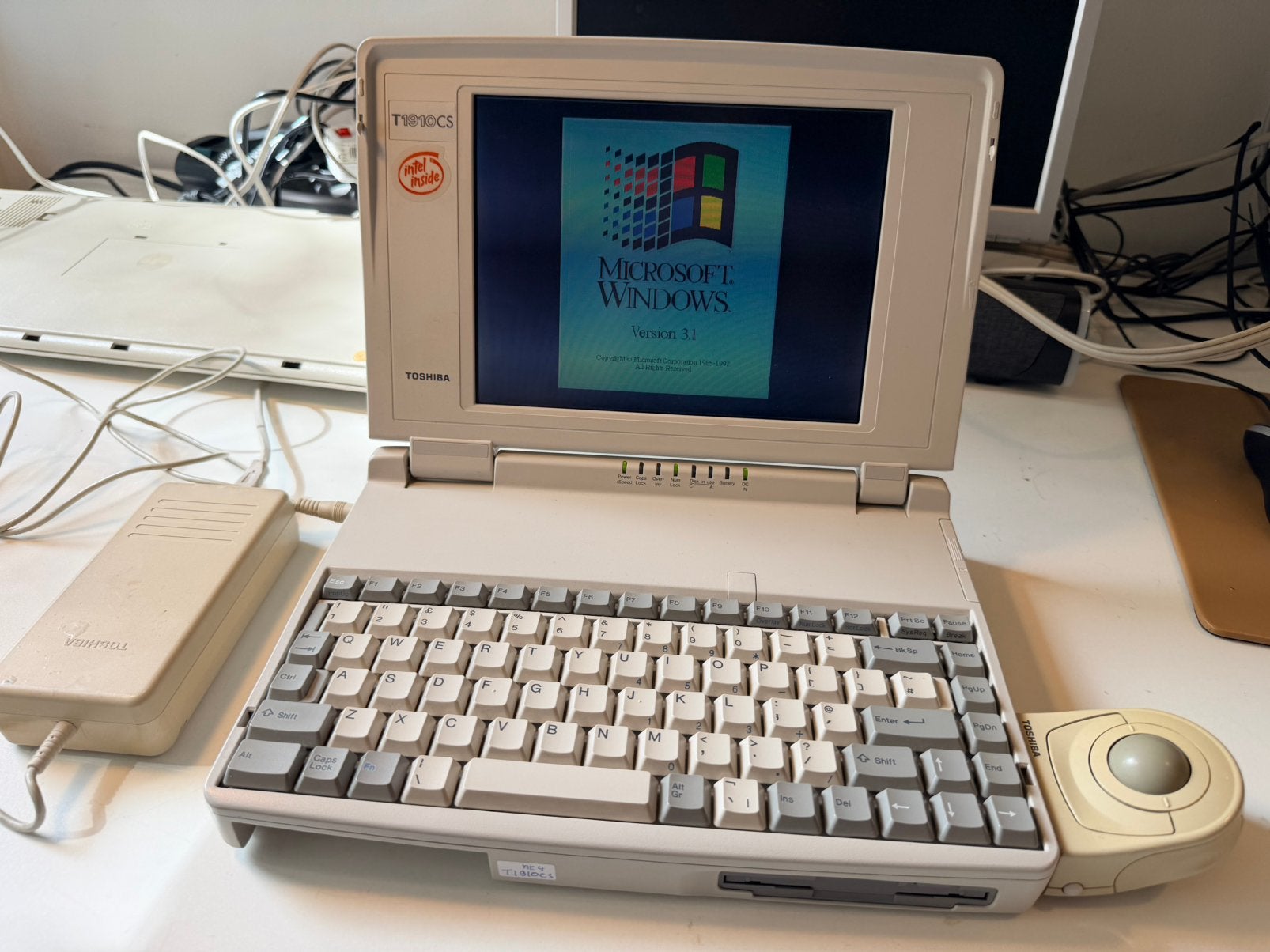 Toshiba T1910CS – 486 vintage kleuren-laptop, gereviseerd, Computers en Software, Vintage Computers, Ophalen of Verzenden