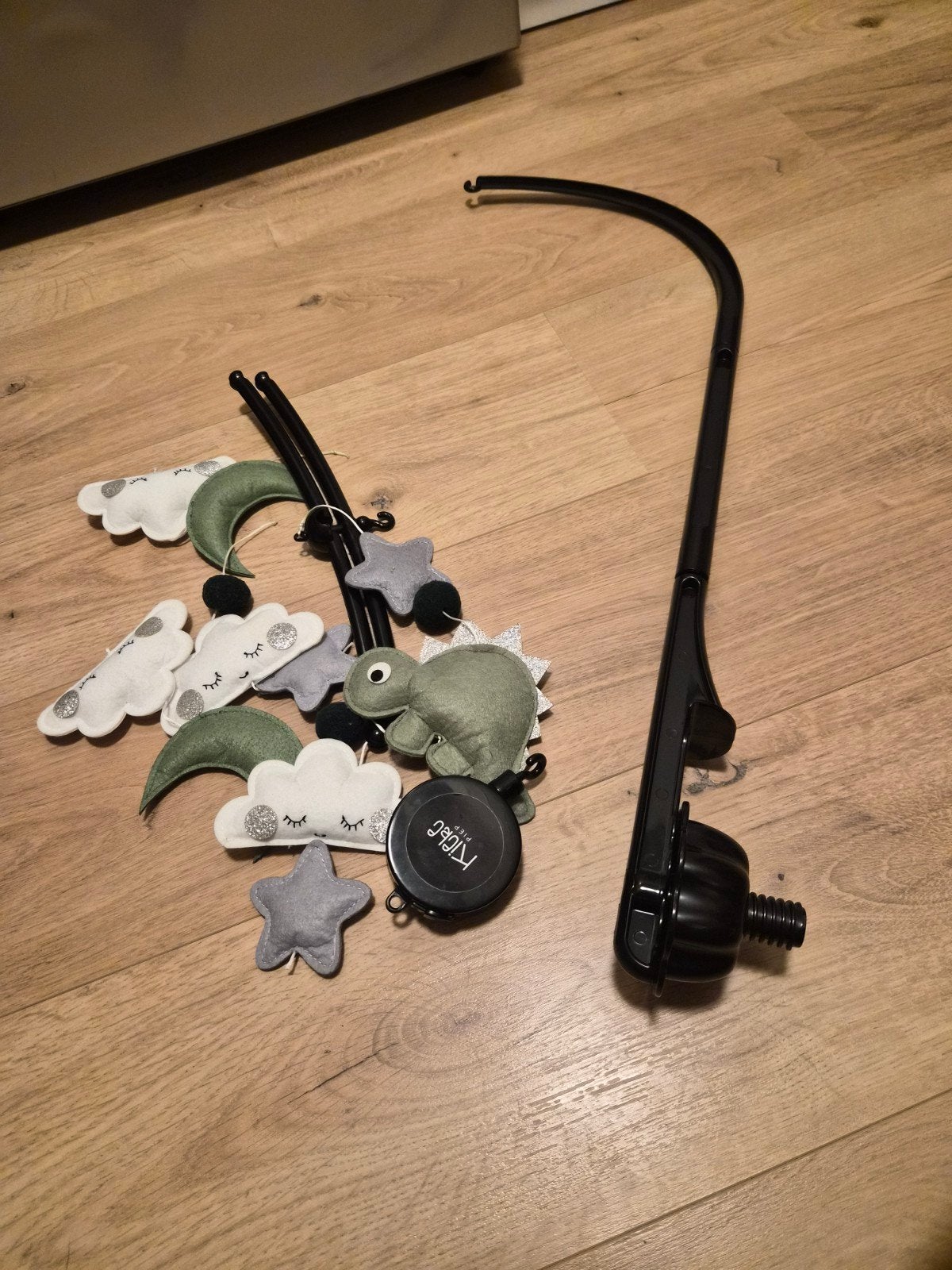 Kiekepiep Mobiel Zwart met Dino Hangers Groen, Ophalen of Verzenden, Zo goed als nieuw, Mobiel
