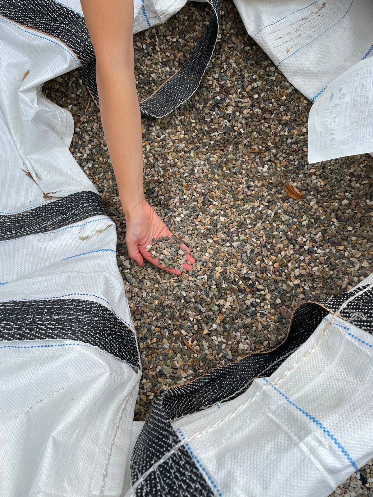 Gratis af te halen: Grote hoeveelheid grind (klein en groot), Tuin en Terras, Ophalen, Gebruikt, Multi, Grind