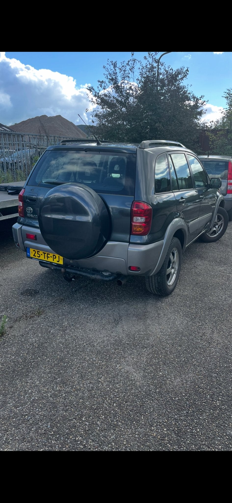 Toyota RAV4 met schade en zonder APK, motor loopt, Ophalen, Zwart, SUV of Terreinwagen, Toyota