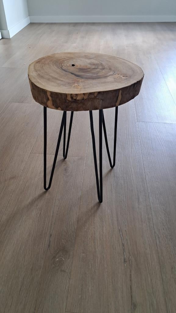 bijzettafel van boomstam met metalen poten, Ophalen, Minder dan 45 cm, Minder dan 55 cm, Gebruikt