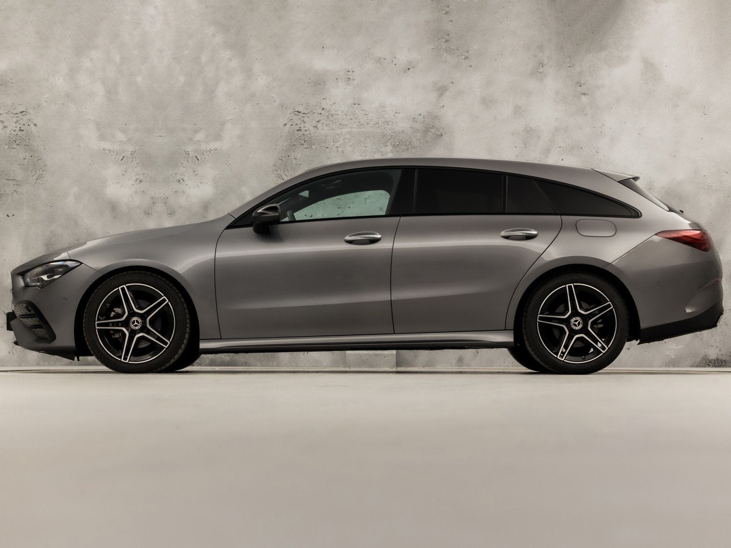 Mercedes-Benz CLA-Klasse 180 AMG Sport Automaat (GROOT NAVI,, 136 pk, Gebruikt, 4 cilinders, Origineel Nederlands