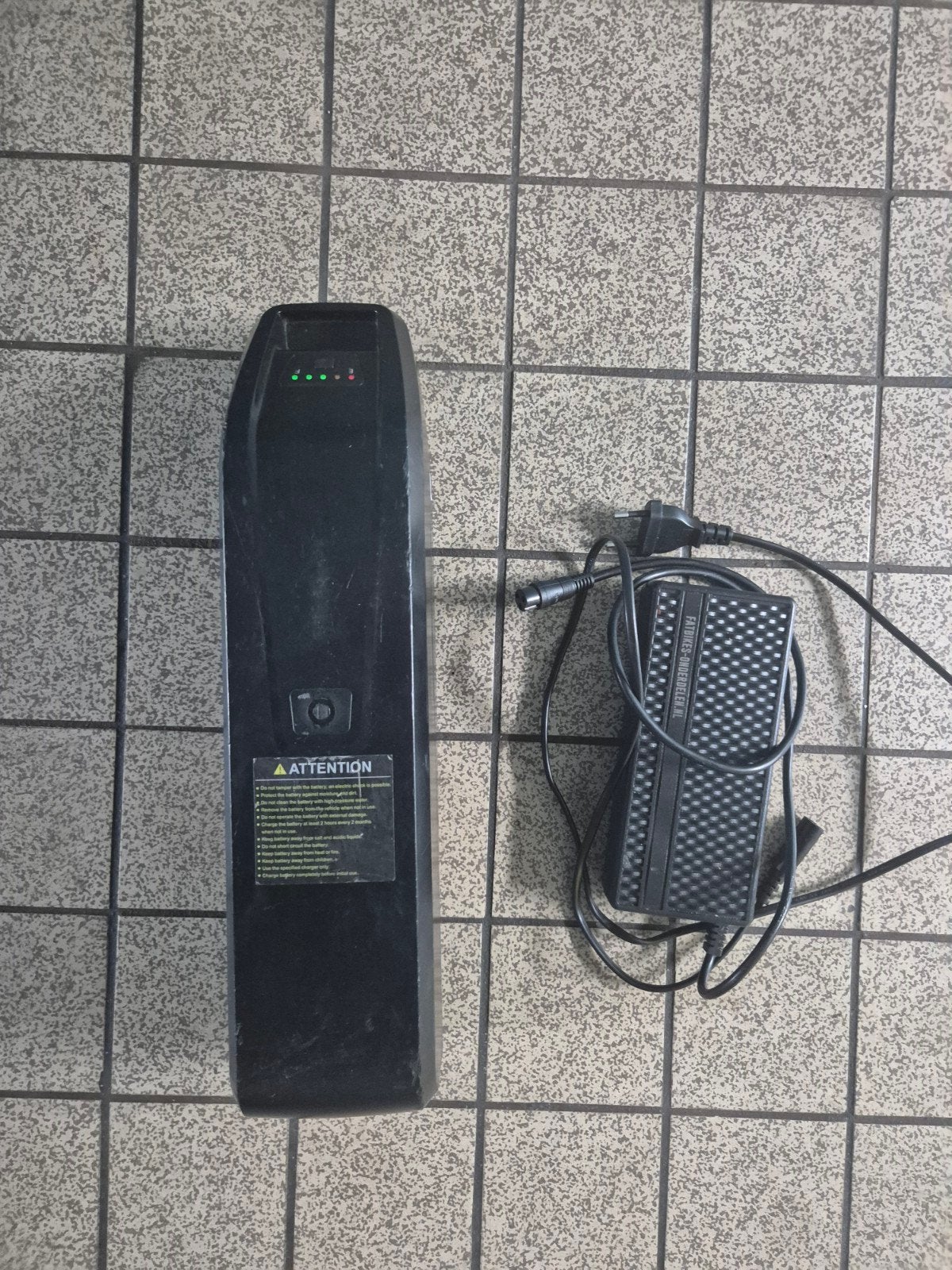 fatbike accu ebike inc oplader v20 5 pins, Fietsen en Brommers, Fietsonderdelen, Ophalen of Verzenden, Gebruikt, Elektrische fiets