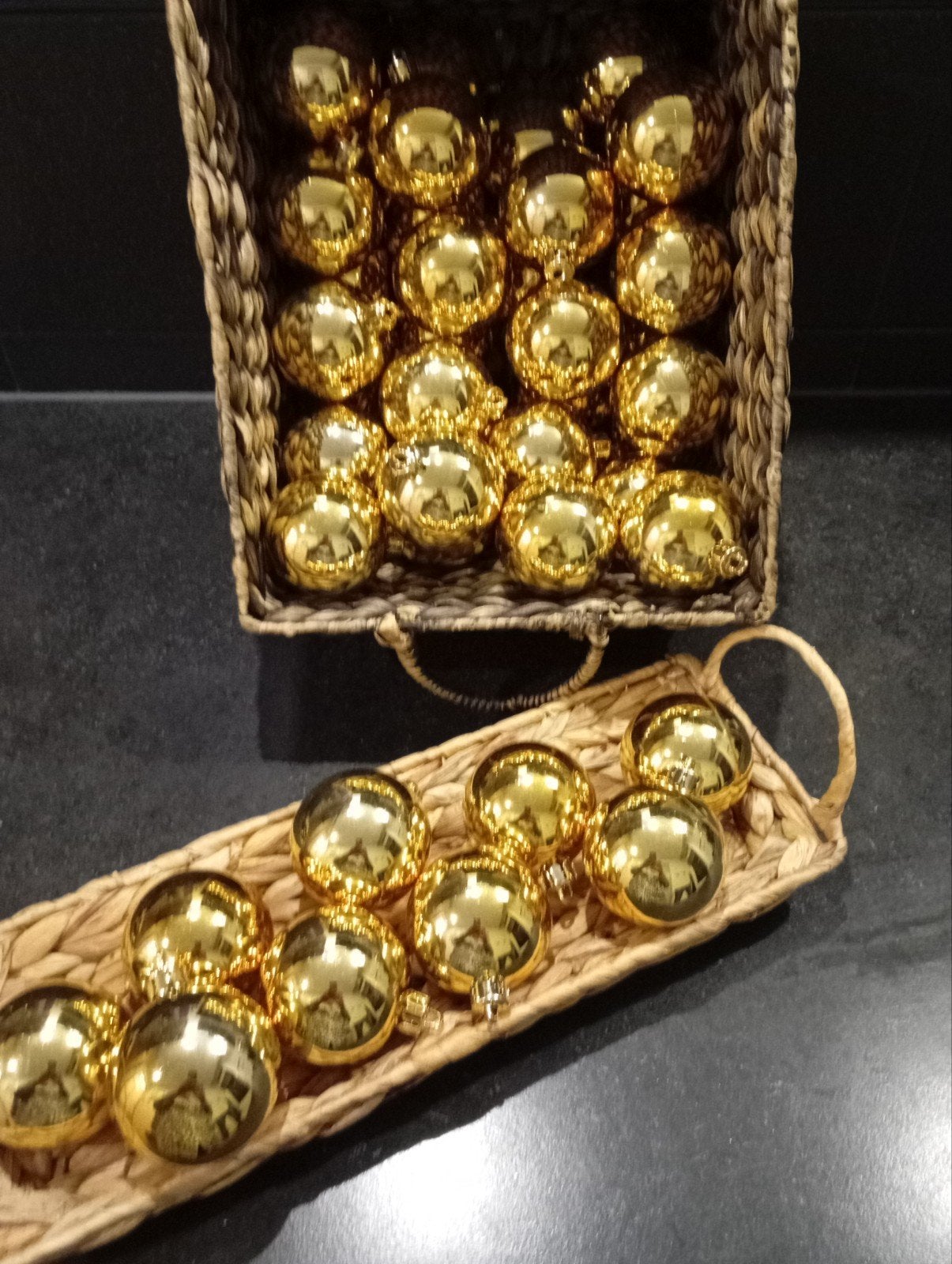 44 GOUD KLEURIG KERSTBALLEN PLASTIC NU ALLES 12€ ZIE FOTO,S., Diversen, Kerst, Ophalen of Verzenden