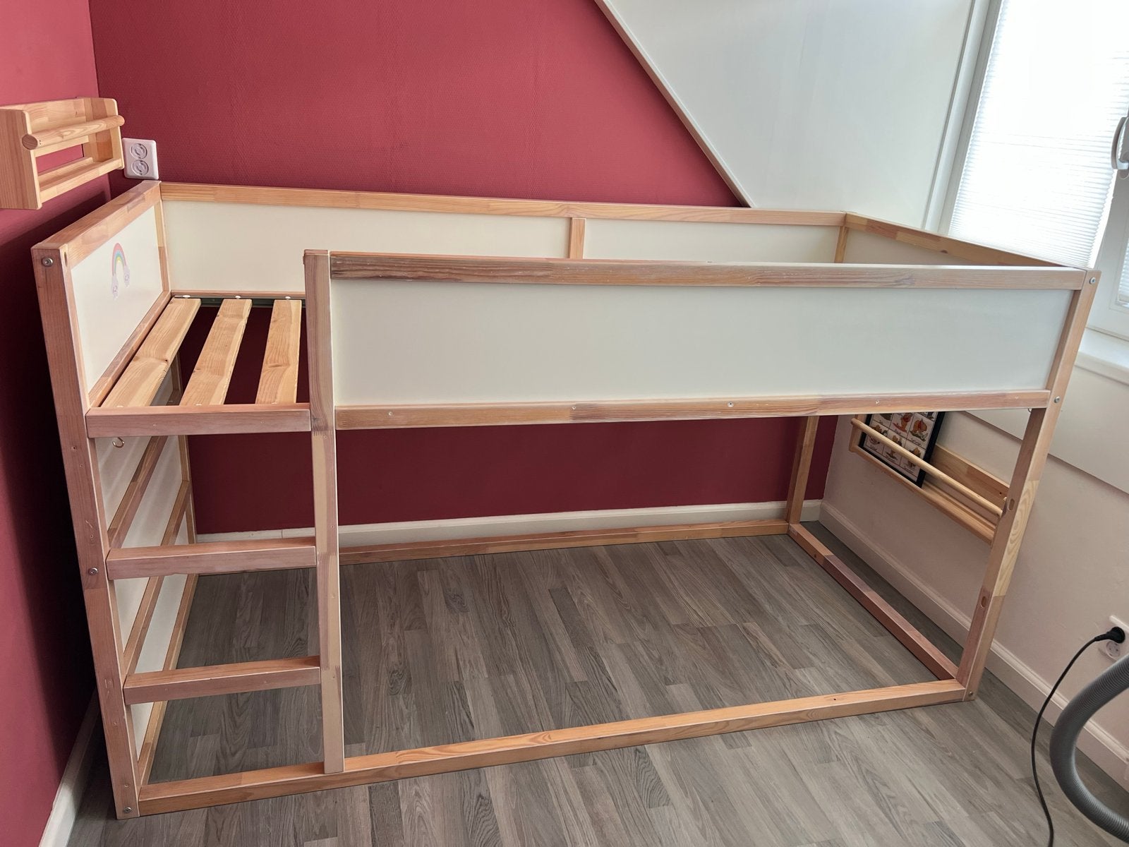 Ikea Kura bed, whitewash geverfd, met kleine gaatjes, Ophalen, Gebruikt, 90 cm, Eenpersoons
