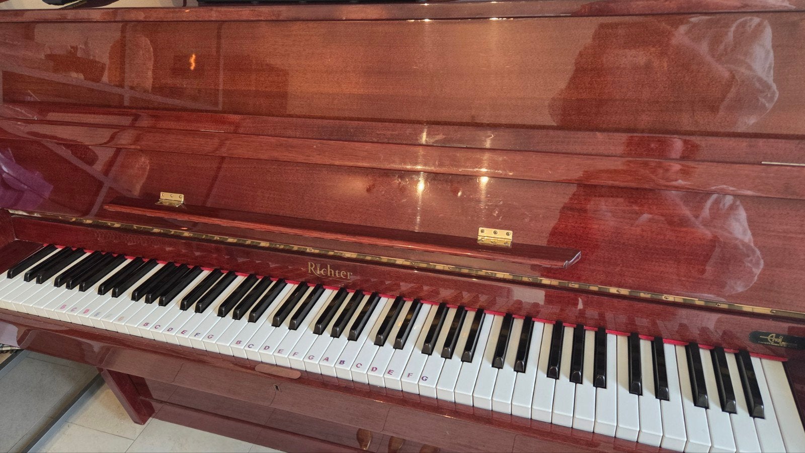 Richter Piano - Hoogglans Bruin, Muziek en Instrumenten, Piano's, Ophalen, Bruin, Zo goed als nieuw, Piano