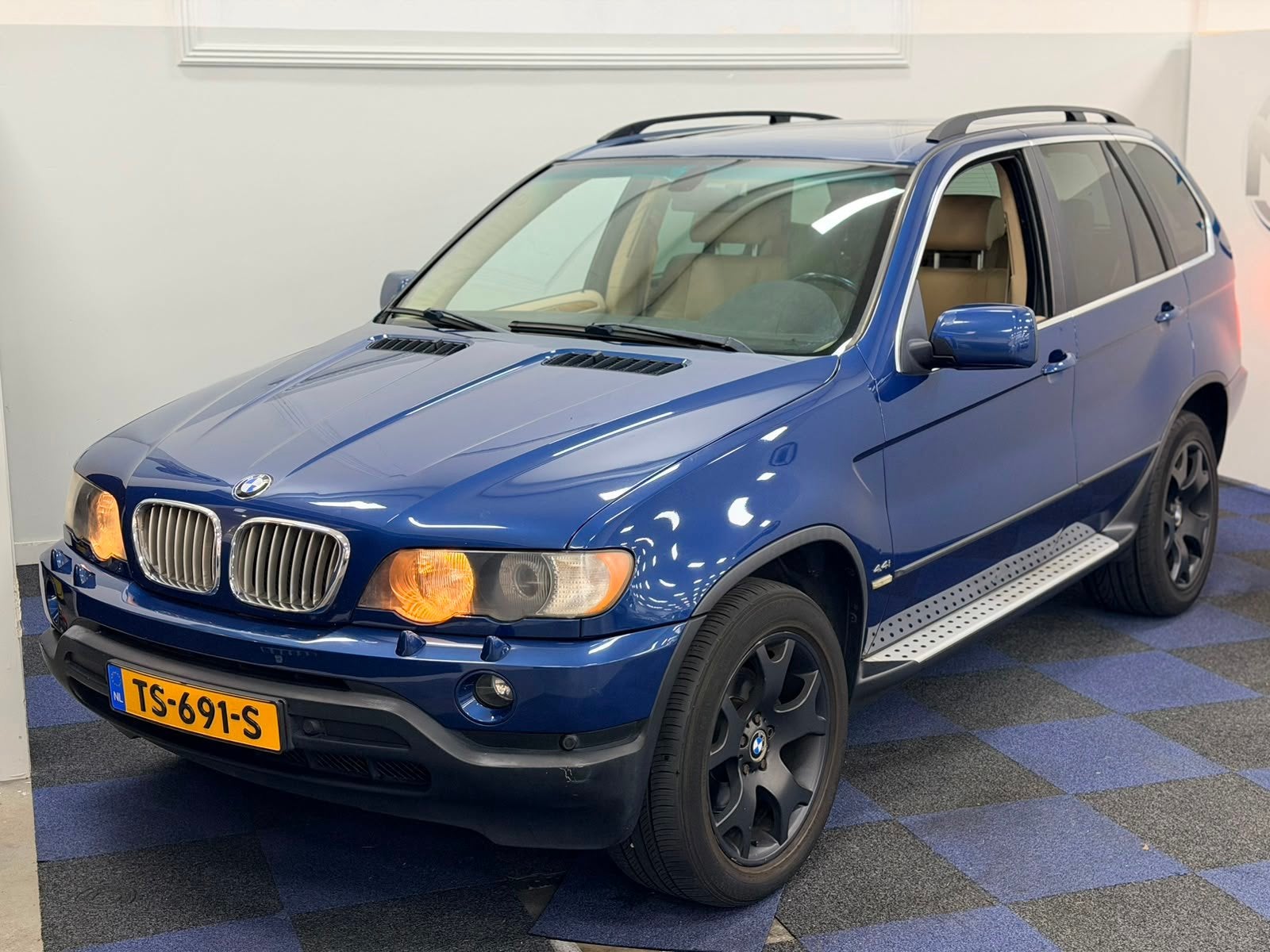 BMW X5 4.4i / NAVI-MULTIEMEDIA / DEALER ONDERHOUDEN / NETTE, Auto's, Automaat, Dealer onderhouden, Gebruikt, 2080 kg