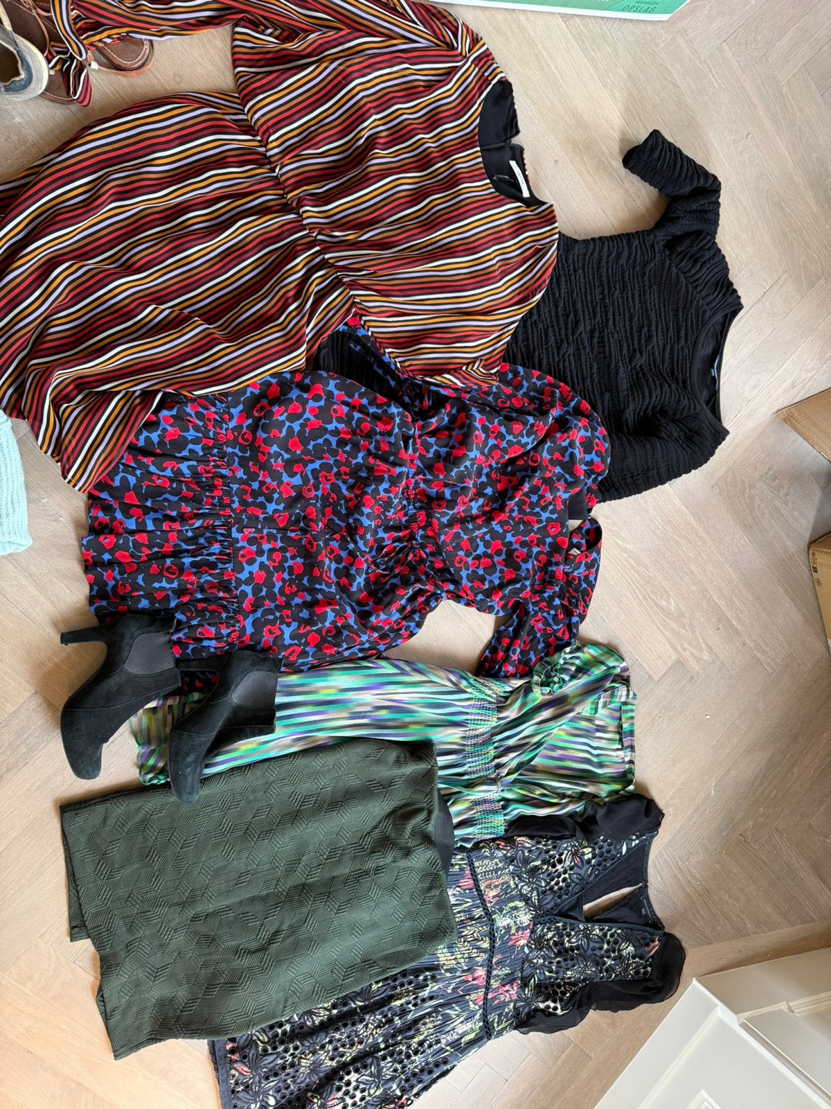 Gratis kleding- en schoenenpakket (maat 38-40, schoen 39-40), Ophalen, Zo goed als nieuw, Maat 38/40 (M)