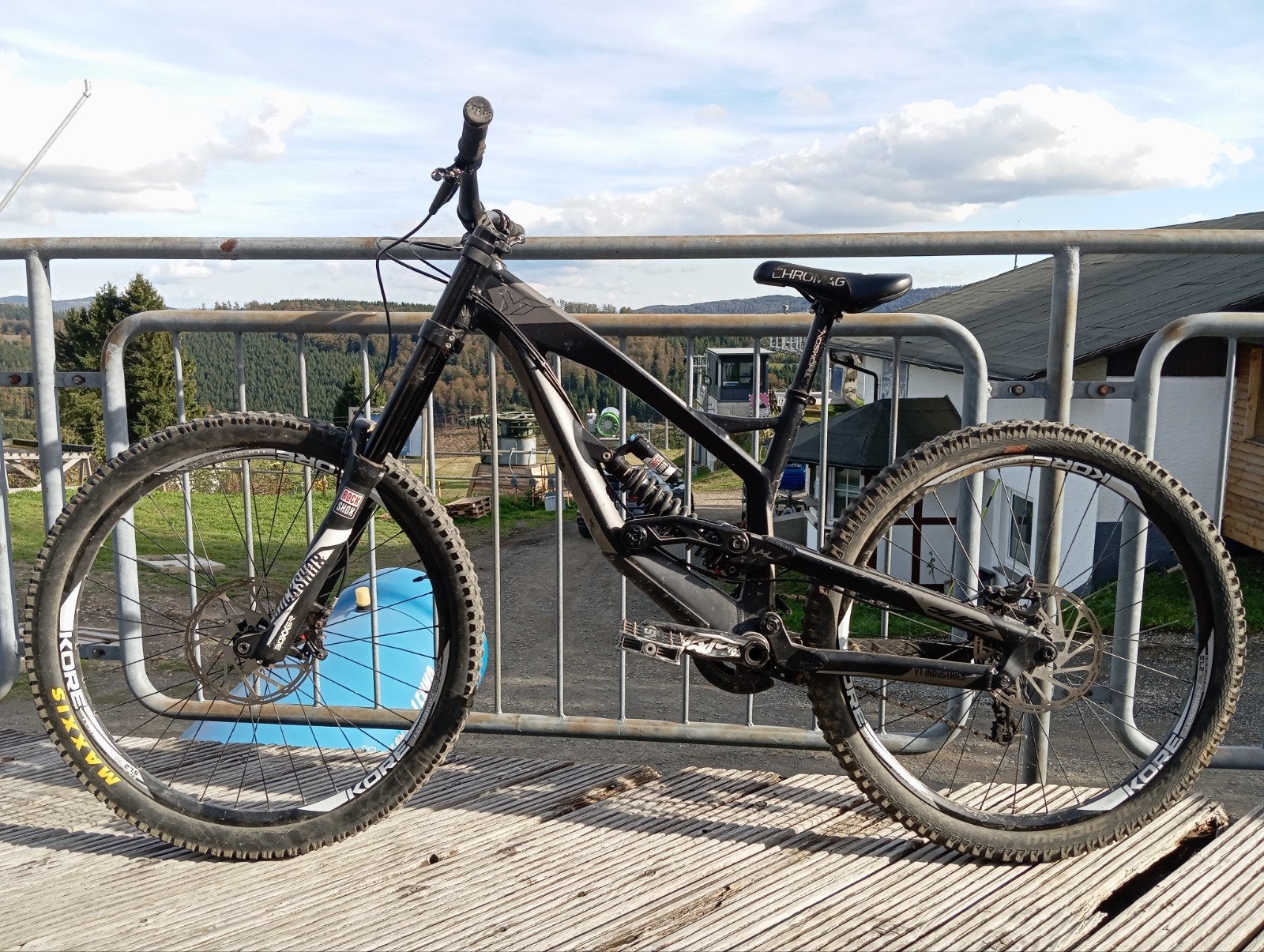 YT TUES 27,5" Downhill – maat M – Bikepark Winterberg, Gebruikt, Fully, Schijfrem, Ophalen