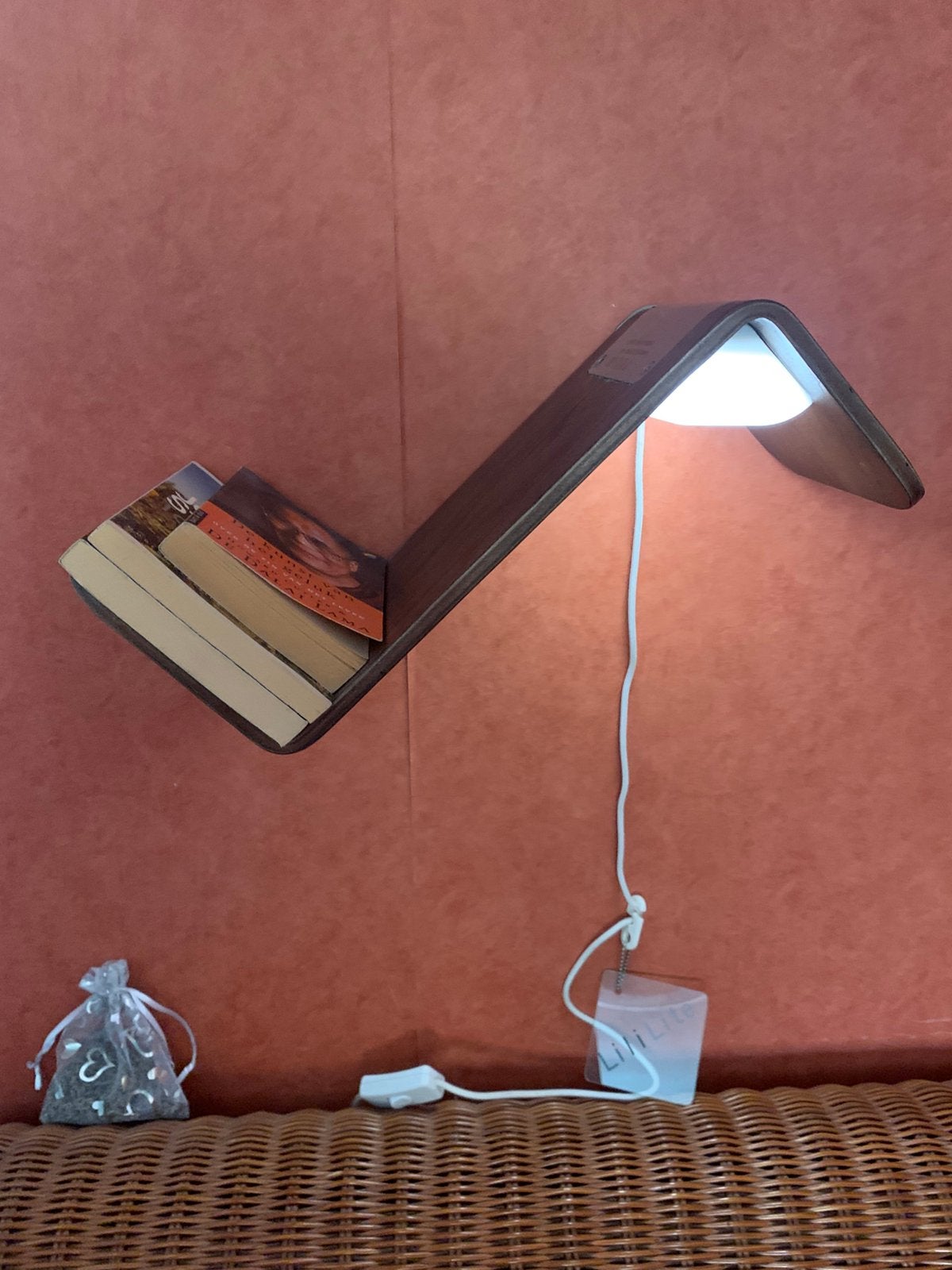 LiliLite 3-in1 design bedlamp en boekenplank, Ophalen of Verzenden, Gebruikt, Hout