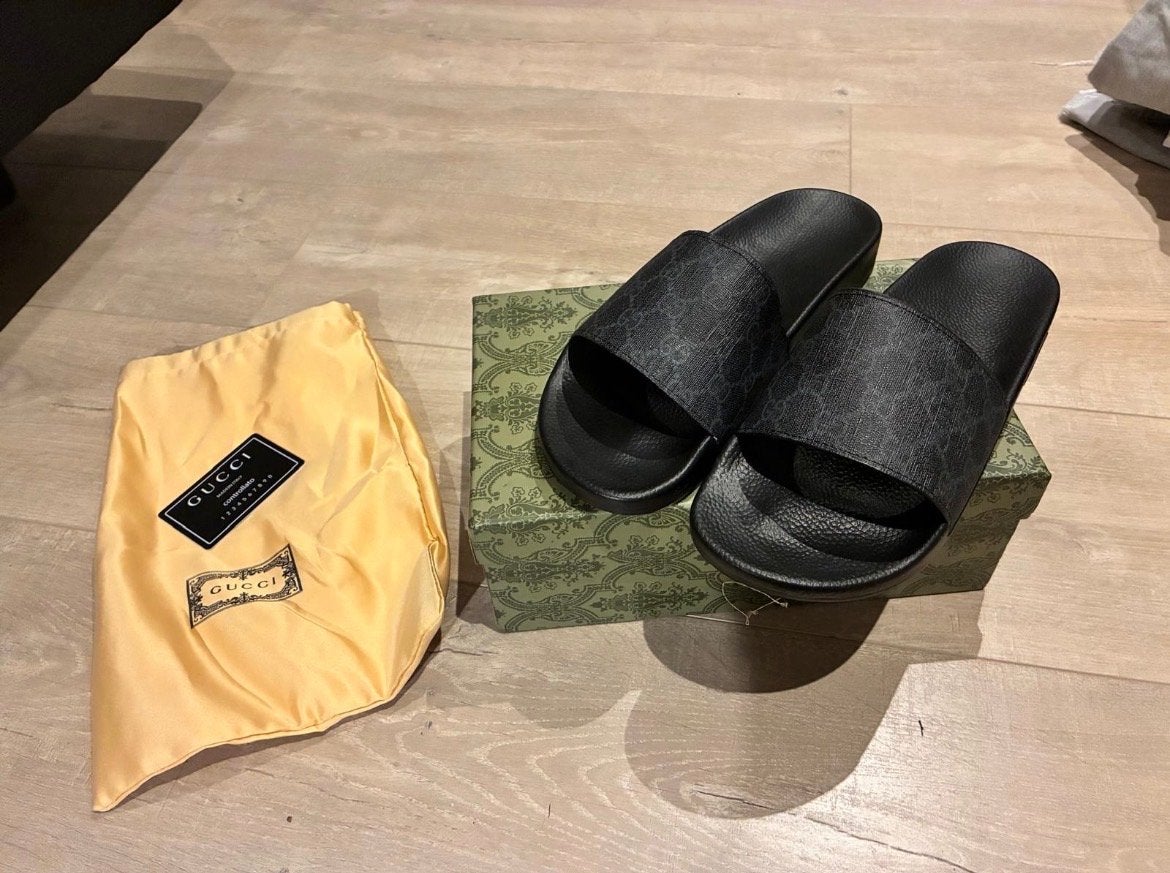 Gucci slippers maat 45 (valt als 43), Kleding | Dames, Schoenen, Ophalen of Verzenden, Nieuw, Zwart, Slippers
