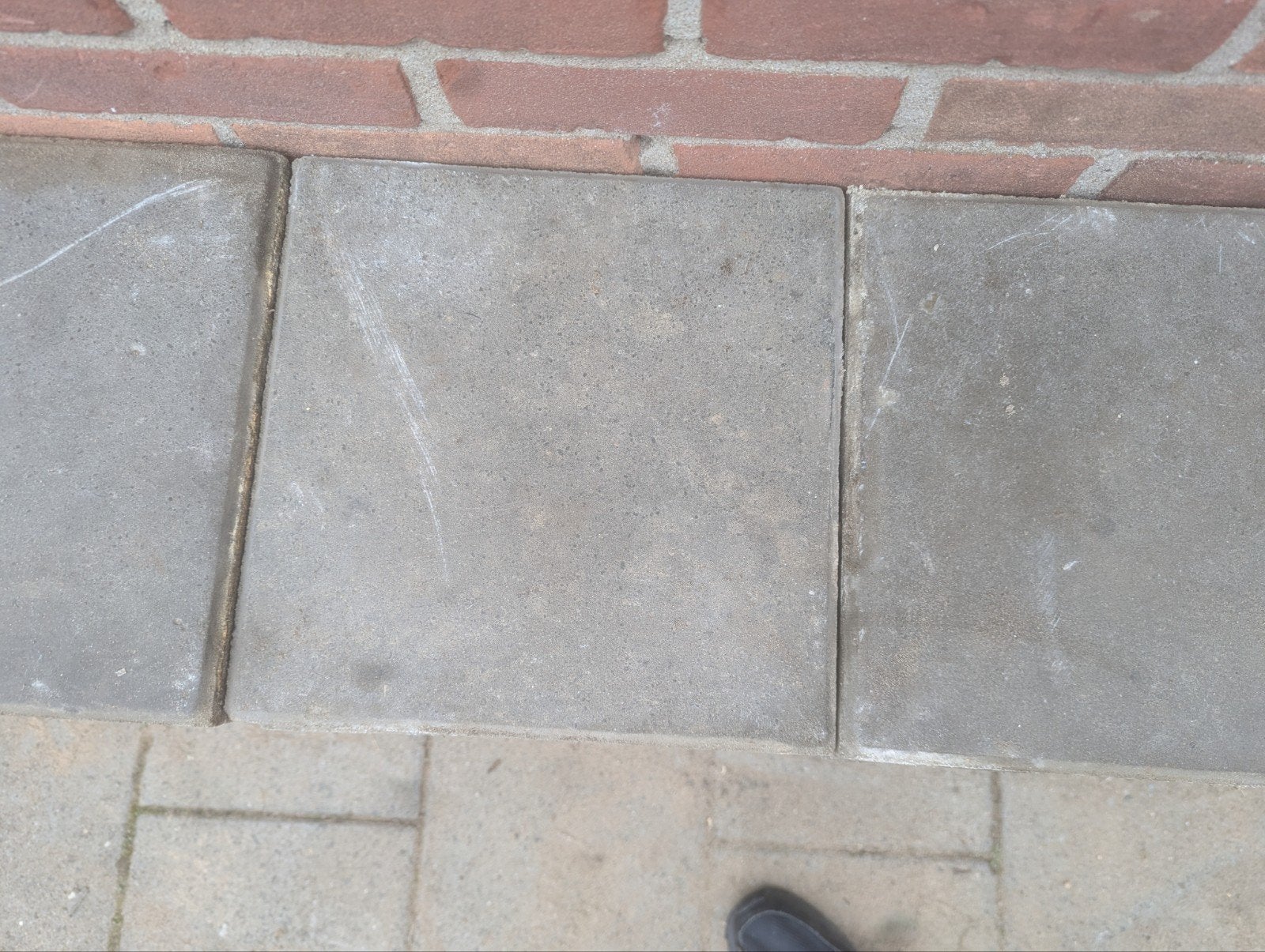 156 gebruikte betonnen terrastegels - grijs, Ophalen, Gebruikt, Minder dan 5 m², Beton