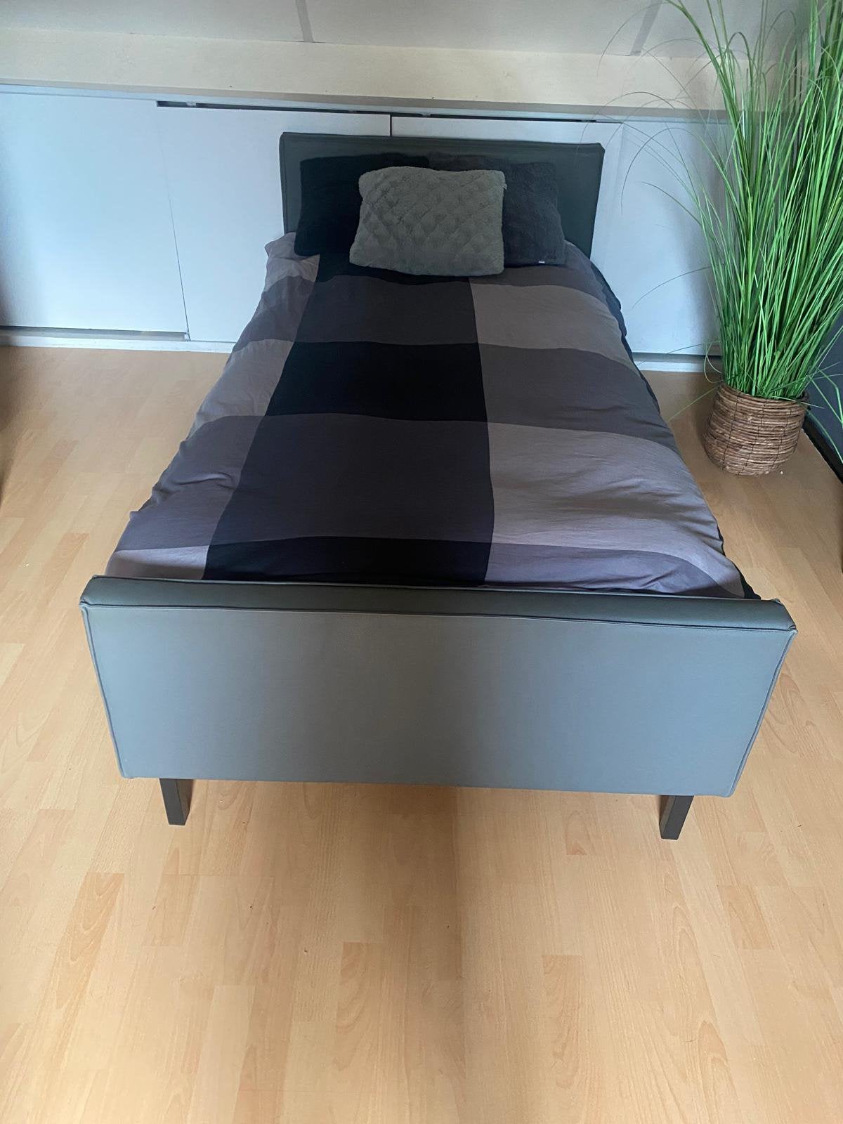 Eenpersoonsbed met lederlook bekleding, Ophalen, Overige materialen, 90 cm, Eenpersoons