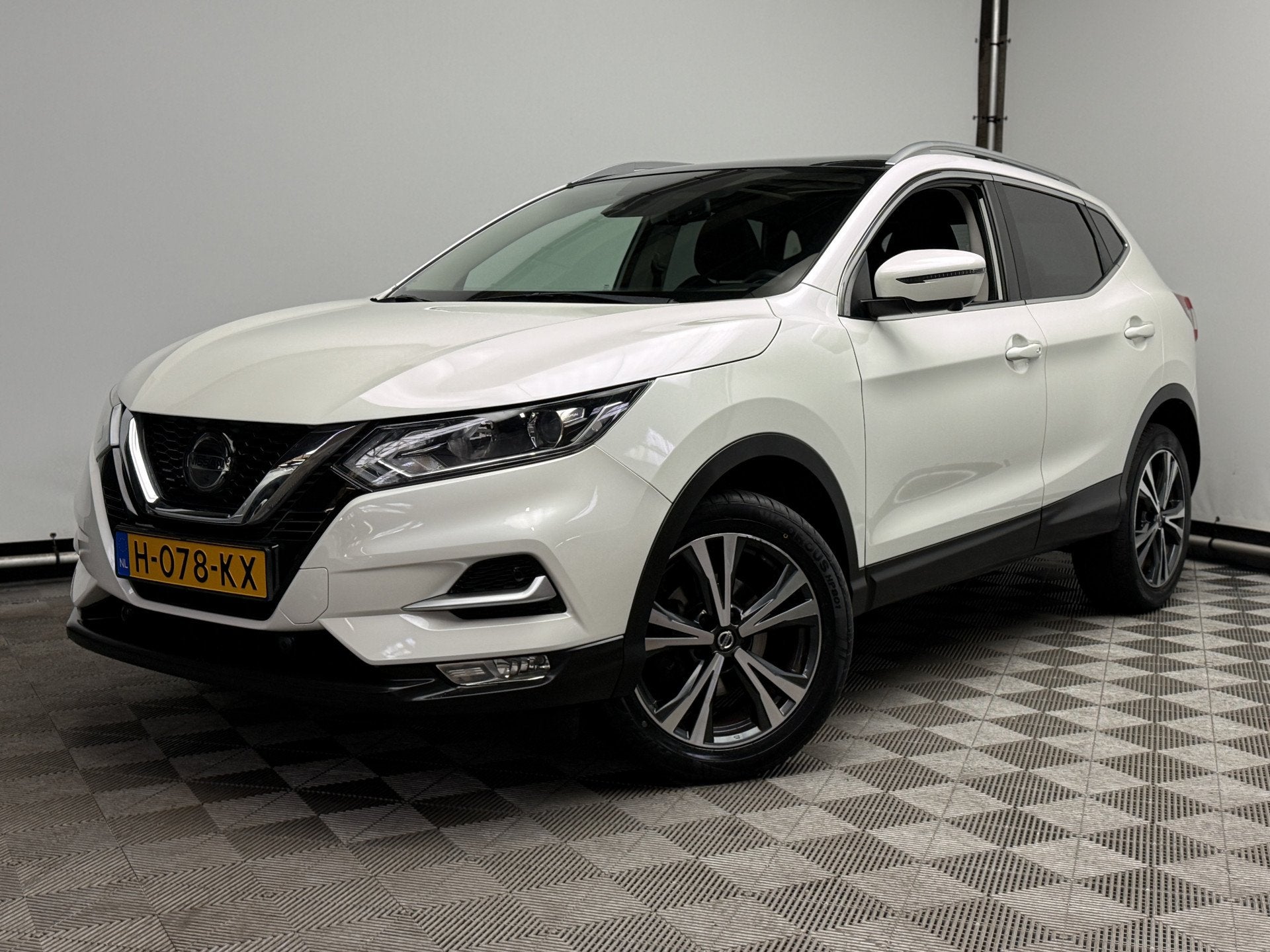 Nissan QASHQAI 1.3 DIG-T N-Connecta Pano Navi 360 Camera NL, Auto's, Voorwielaandrijving, Gebruikt, 4 cilinders, Met garantie (alle)