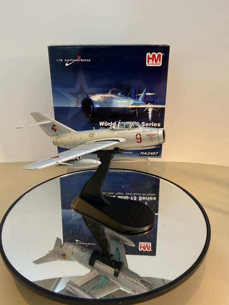 Hobby master Mig 15 DDR HA2407, Ophalen of Verzenden, Zo goed als nieuw, Groter dan 1:72, Overige merken