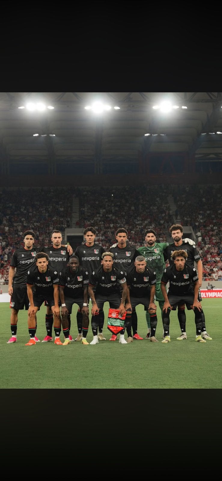 Gezocht: 3 kaarten naast elkaar NEC-Olympiacos, Twee personen, Maart