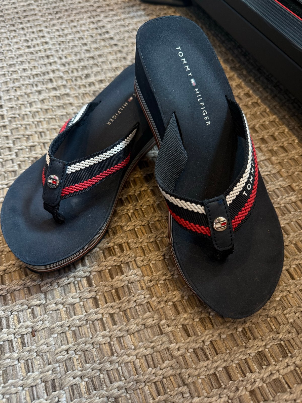 Tommy Hilfiger Slippers Dames Maat 36, Ophalen of Verzenden, Zo goed als nieuw, Zwart, Slippers