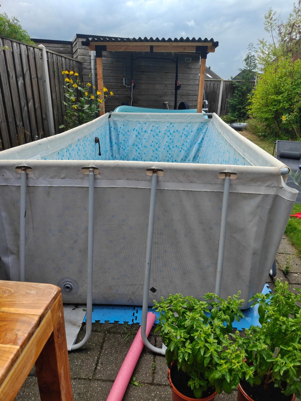 Gratis zwembad 2x4m van bestway met zandfilter, pomp, ligbed, Gebruikt, Ophalen of Verzenden, Opzetzwembad, Rechthoekig