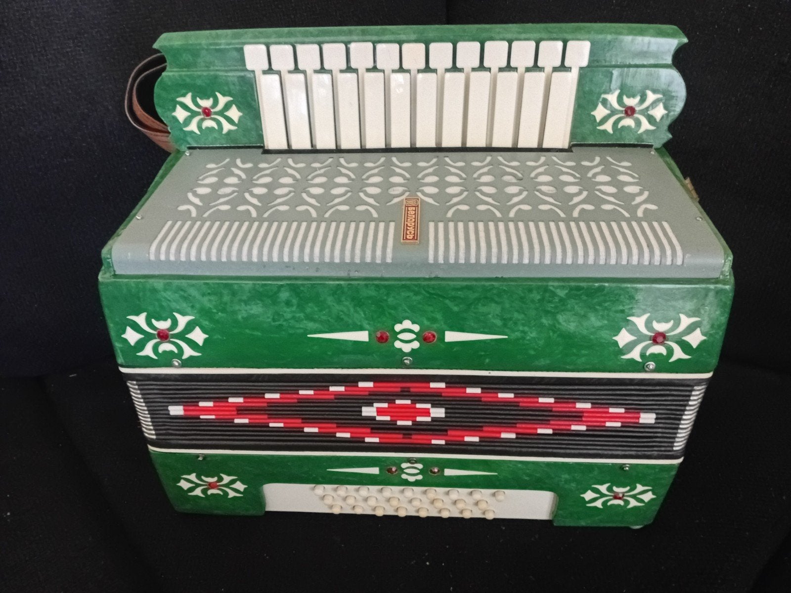 Mooie en goed onderhouden in nieuwstaat is deze Garmoschka., Muziek en Instrumenten, Overige merken, Overige formaten, Met koffer