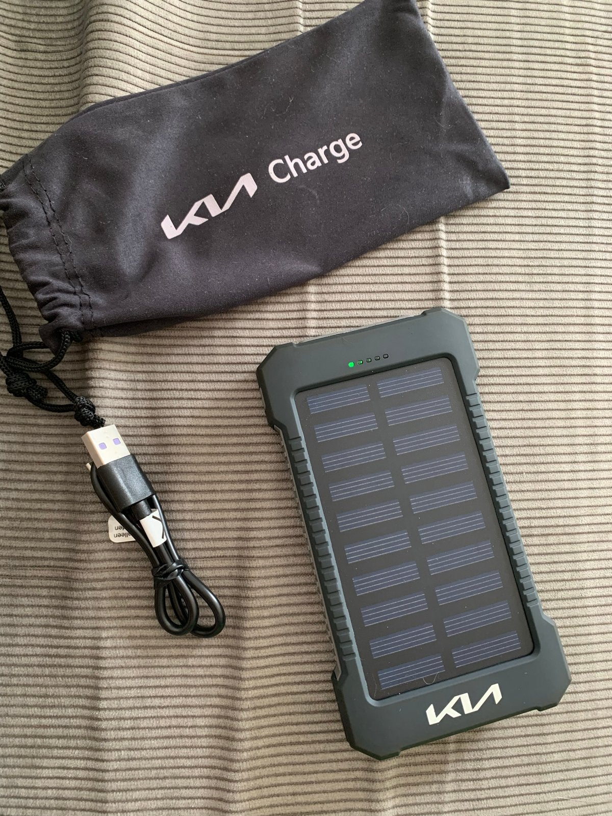 Kia Solar Powerbank 5000mAh met USB-aansluitingen, Verzenden, Nieuw