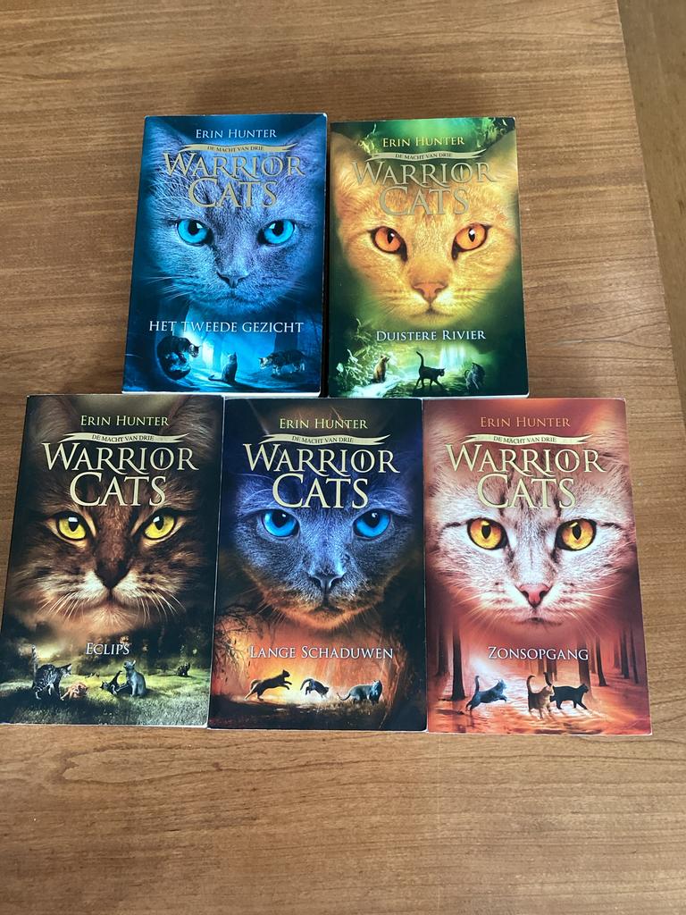 Warrior Cats serie 3: 5 boeken., Ophalen of Verzenden, Zo goed als nieuw, Fictie