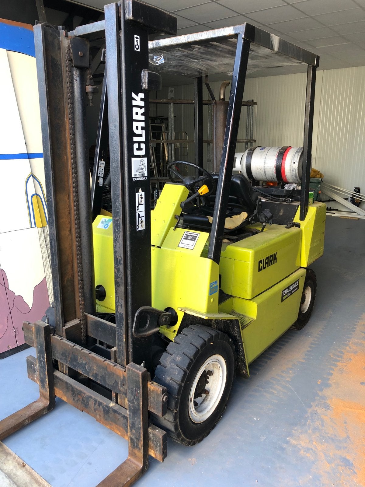 Clark Heftruck op gas - Max hoogte 3m - Inclusief gasfles, 2000 tot 3000 kg, Ophalen of Verzenden, LPG, Heftruck