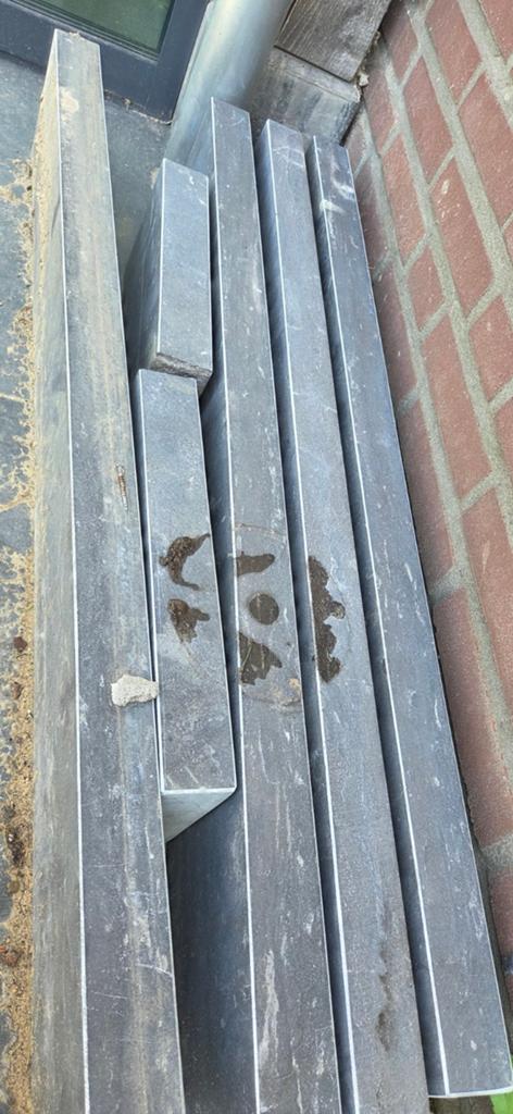 Hardstenen opsluitbanden - 4 hele, 1 gebroken, Tuin en Terras, Ophalen of Verzenden, Gebruikt, Overige typen
