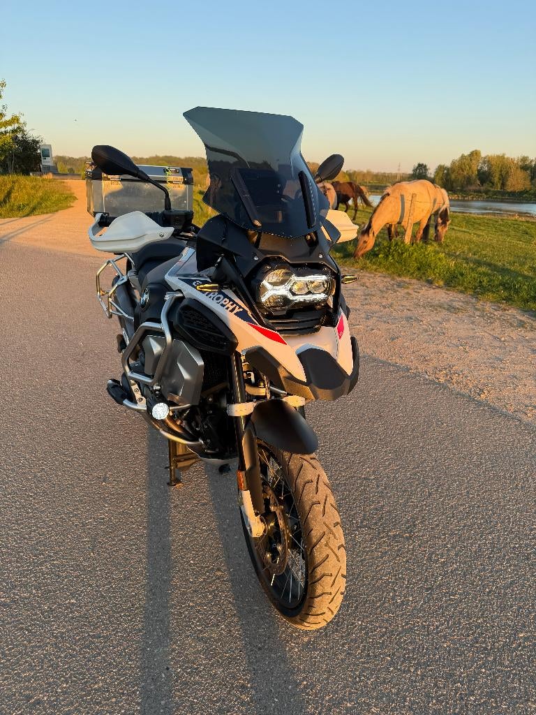 BMW R 1250 GS ADVENTURE TROPHY AKRAPOVIC 2023 FULL-OPTION, Motoren, Motoren | BMW, Particulier, Meer dan 35 kW, Toermotor, 1250 cc