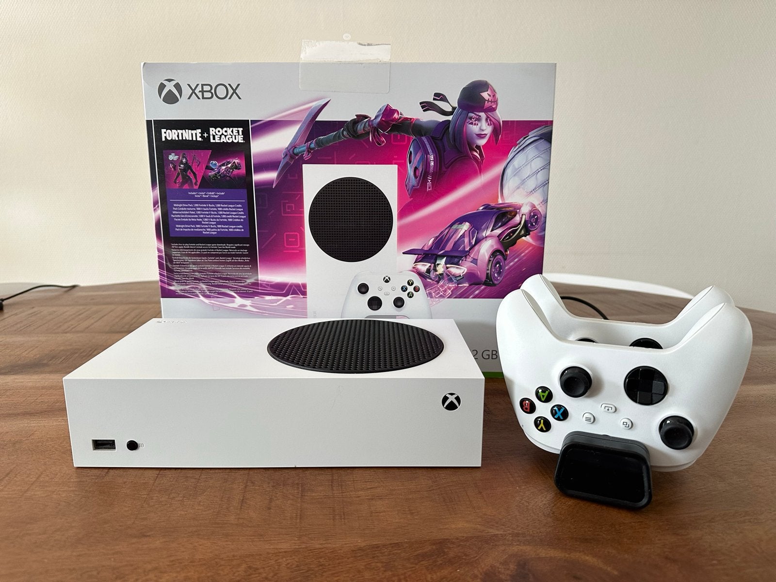 Xbox Series S 512GB met extra controller en oplaadstation, Spelcomputers en Games, Spelcomputers | Xbox Series X en S, Ophalen