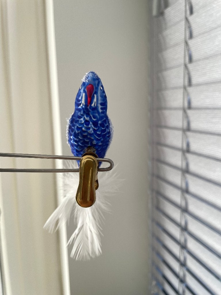 Twee helderblauwe glazen kerstkaketoes met veren staart, Ophalen of Verzenden, Zo goed als nieuw