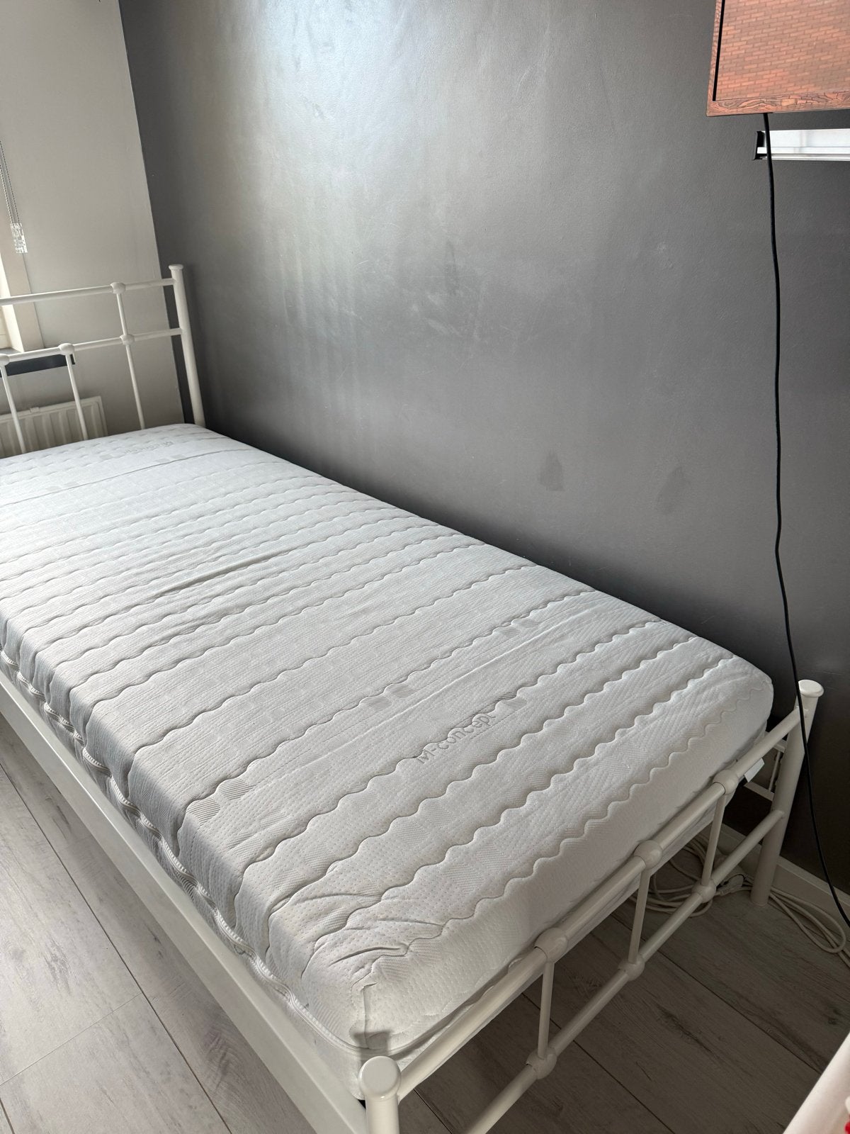 Eenpersoonsbed met lattenbodem en matras, Ophalen, 90 cm, Eenpersoons, Wit