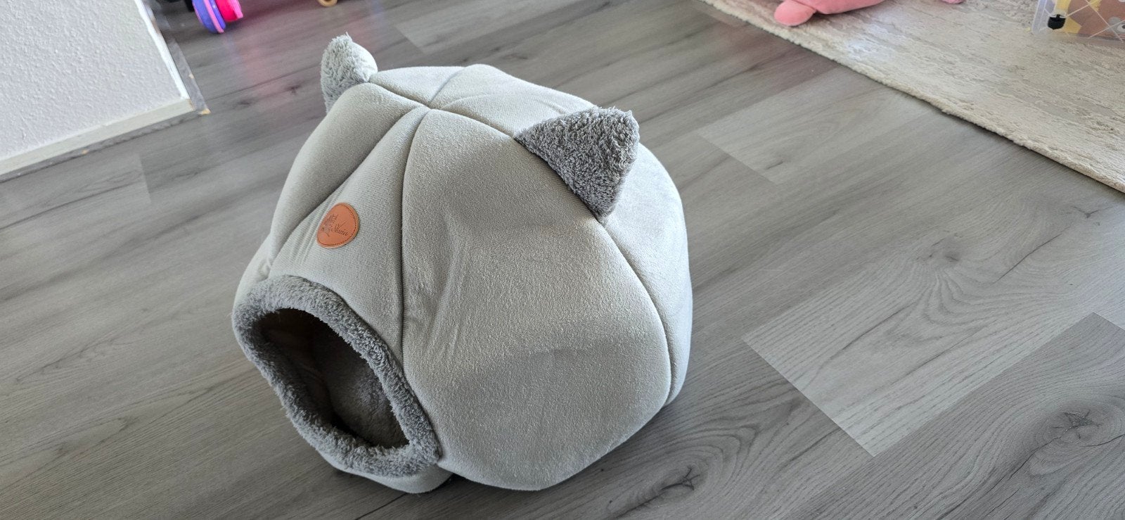 Kattenhuis- licht grijs, Meerdere dieren, Gechipt, 0 tot 2 jaar