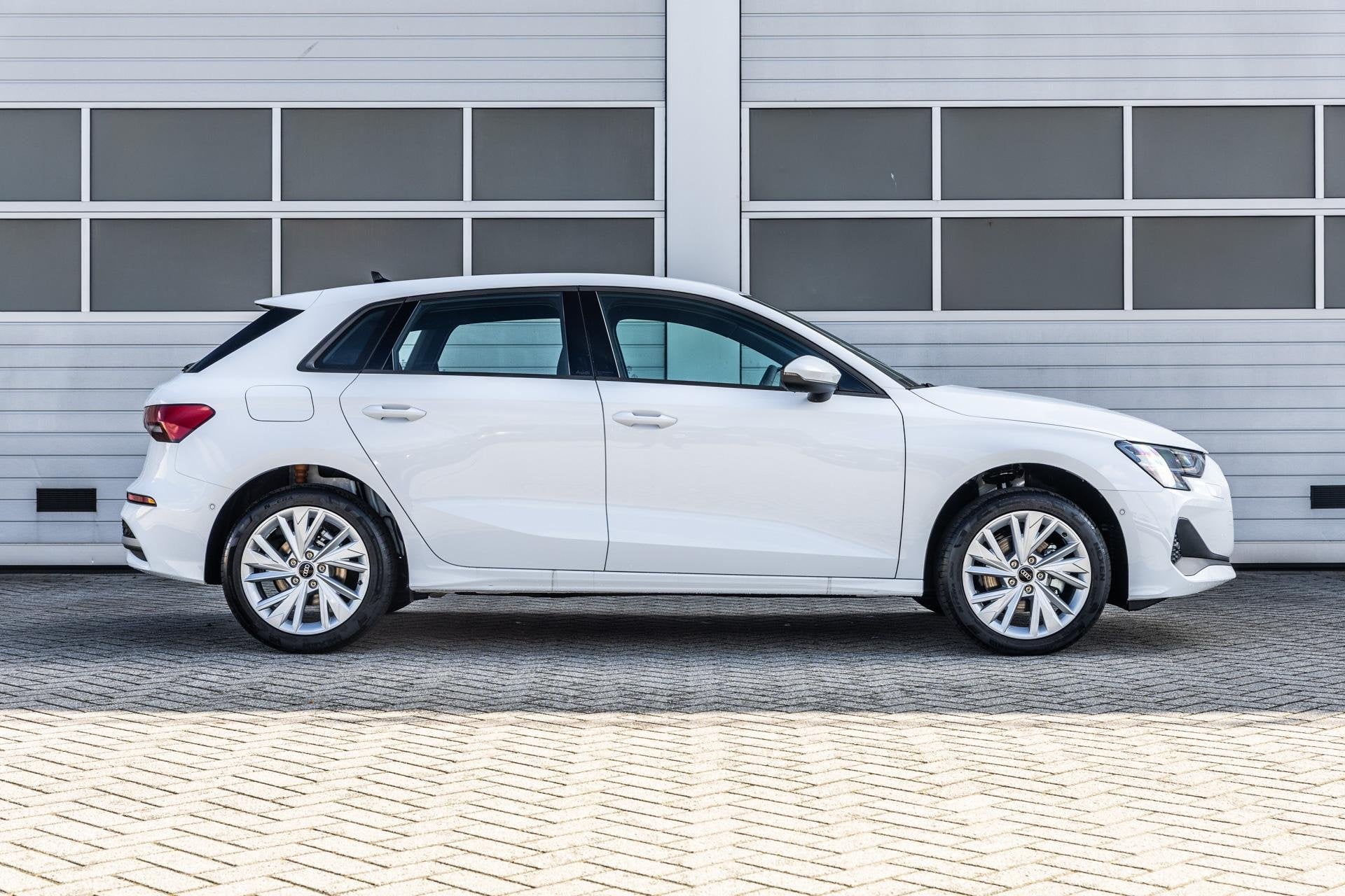 Audi A3 Sportback 30 TFSI 115pk Pro Line | Stoelverwarming |, Stof, 4 cilinders, 1290 kg, 116 pk