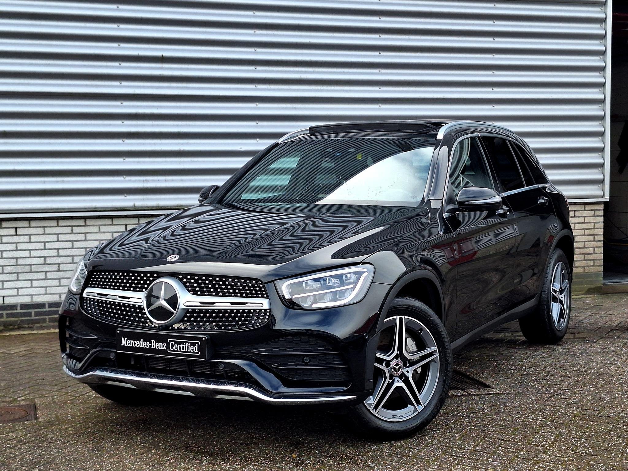 Mercedes-Benz GLC-klasse 300e 4MATIC | Panoramadak | Trekhaa, Auto's, Mercedes-Benz, Automaat, 14 kWh, Gebruikt, 4 cilinders
