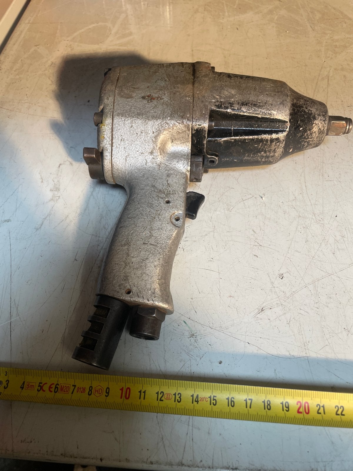 Gebruikte pneumatische slagmoersleutel, Ophalen, Gebruikt