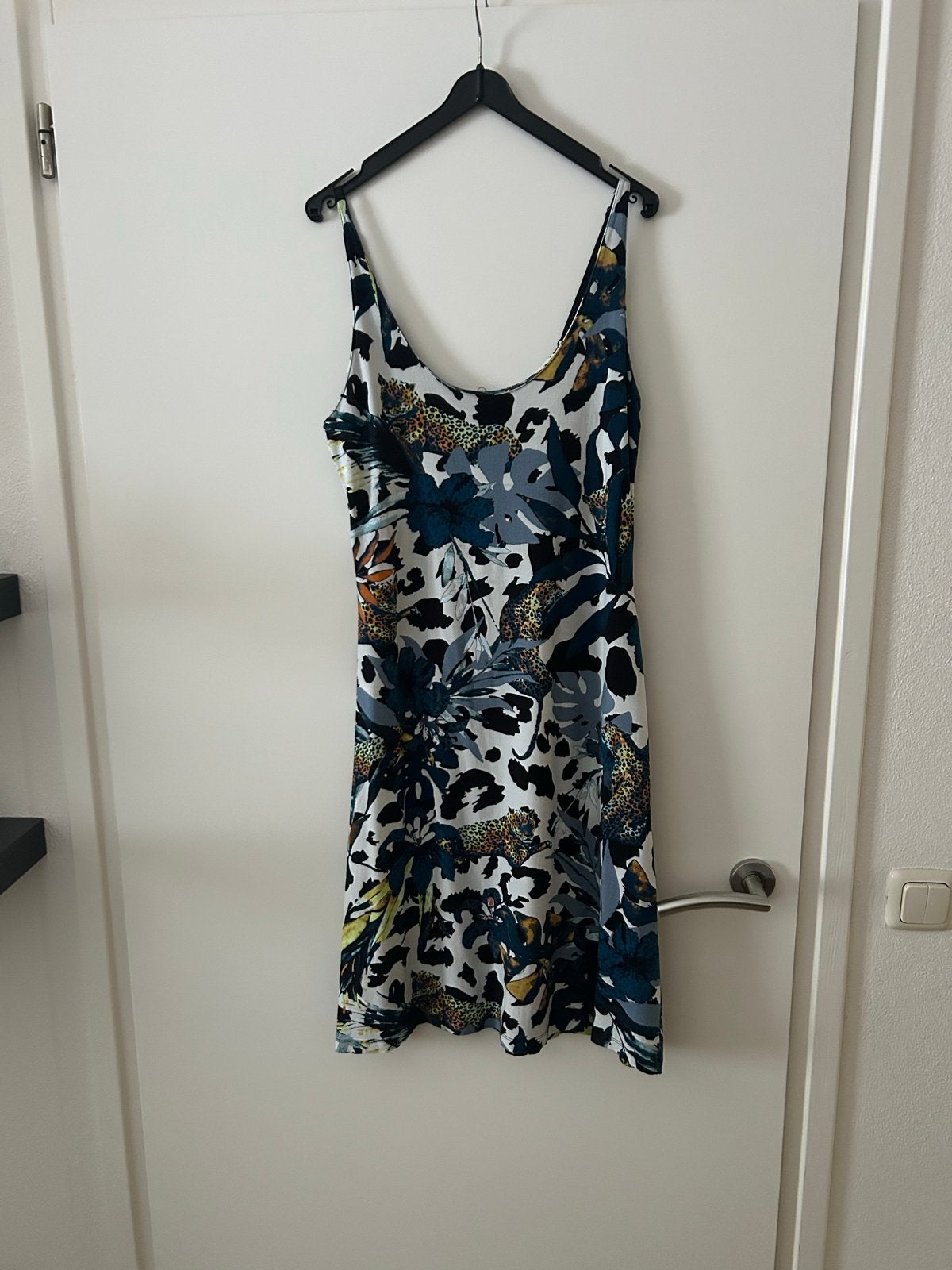 Enjoy zomerjurk met bloemmotief - Maat M, Kleding | Dames, Maat 38/40 (M), Meerkleurig, Ophalen of Verzenden, Zo goed als nieuw