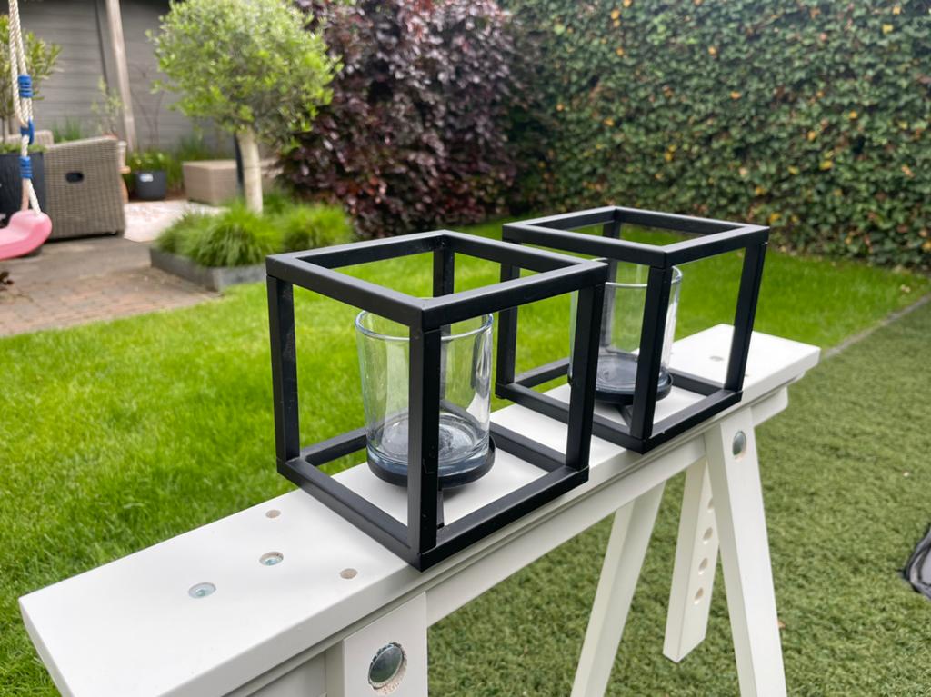 Te koop 2 leuke zwarte theelichthouders, Tuin en Terras, Buitenverlichting, Ophalen, Zo goed als nieuw, Netvoeding, Minder dan 50 watt
