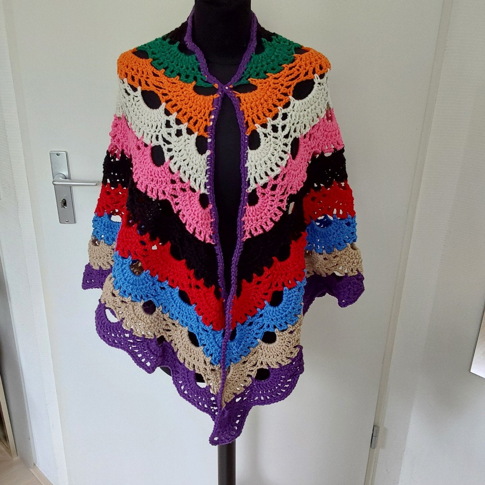Nieuw!!!!
Prachtige, handgehaakte omslagdoek., Ophalen of Verzenden, Nieuw, Maat 46/48 (XL) of groter, Sjaal