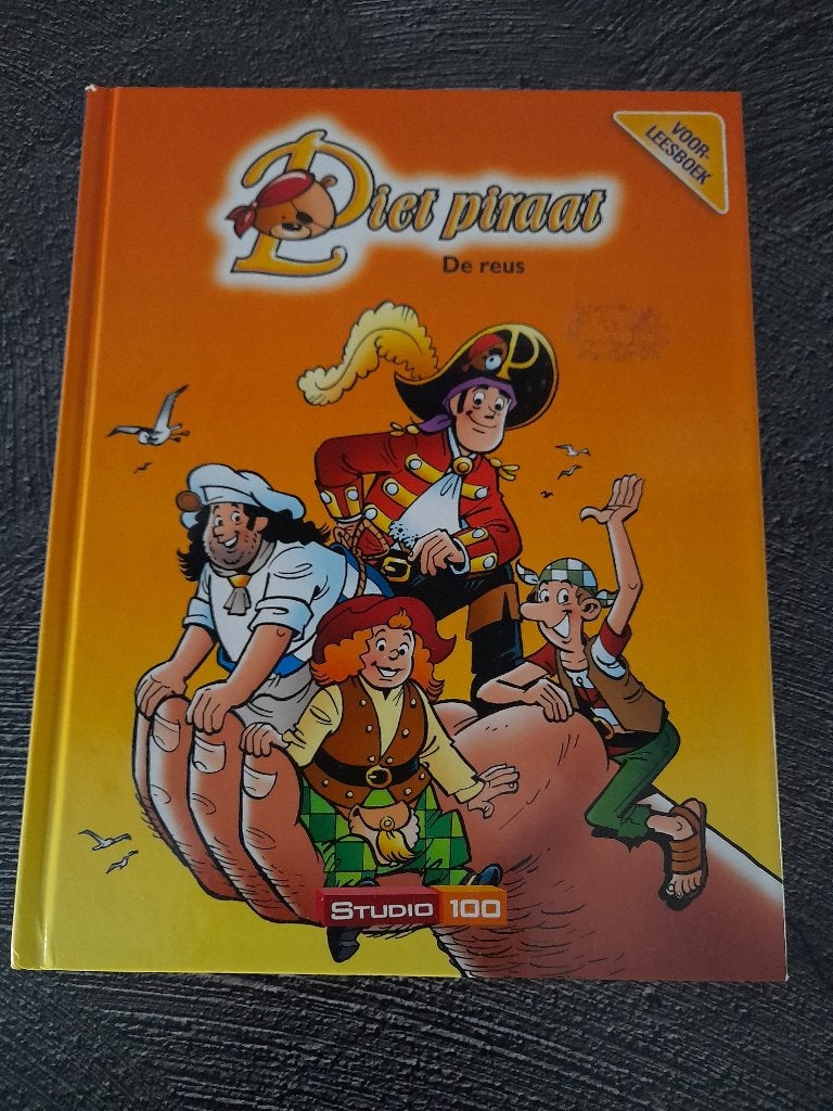 Piet Piraat Boek, Ophalen of Verzenden, Zo goed als nieuw, Studio 100, Fictie algemeen